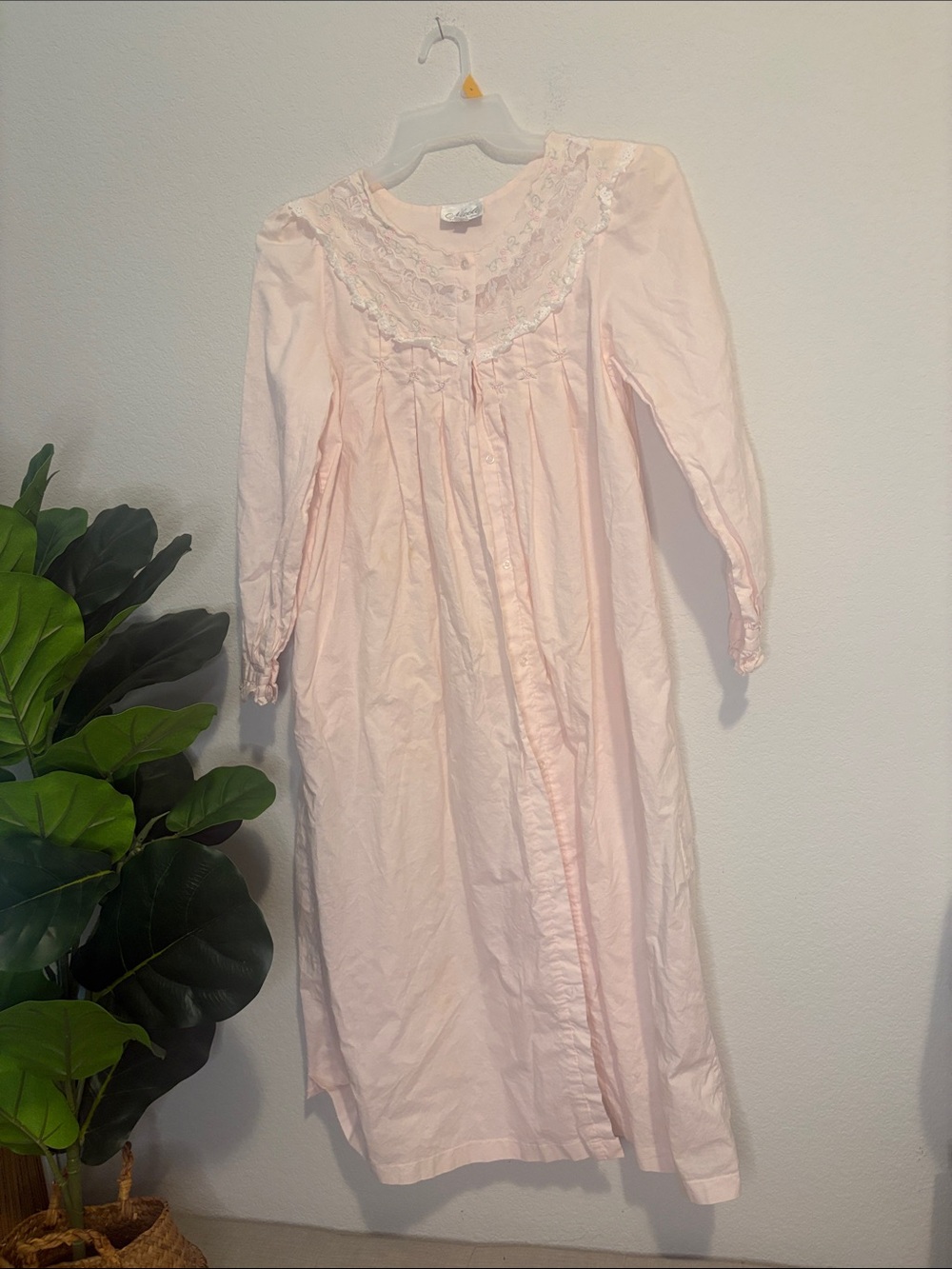 Vintage Nicole Pale Pink Lace-Trim Long sleeve long Nightgown medium